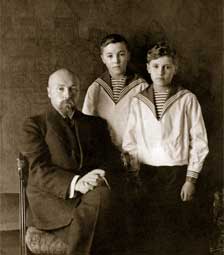N. Roerich with his sons. 1914 &ndash; 1915